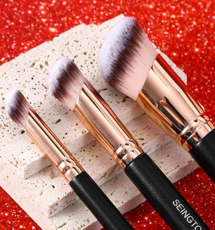 SEINGTOOM 3Pcs Angled Foundation Brush Set - Synthetic Kabuki Makeup Brushes for Contour, Blush, Bronzer, Liquid & Powder Blending, Travel-Friendly Face Buffing & Stippling