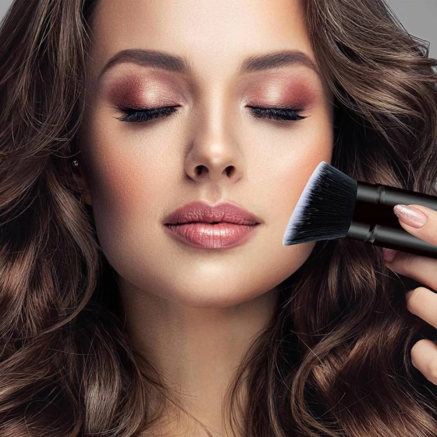 Larangel Premium Kabuki Makeup Brush for Flawless Foundation, Powder, Bronzer & Blush – High Coverage Travel-Friendly Face Brush