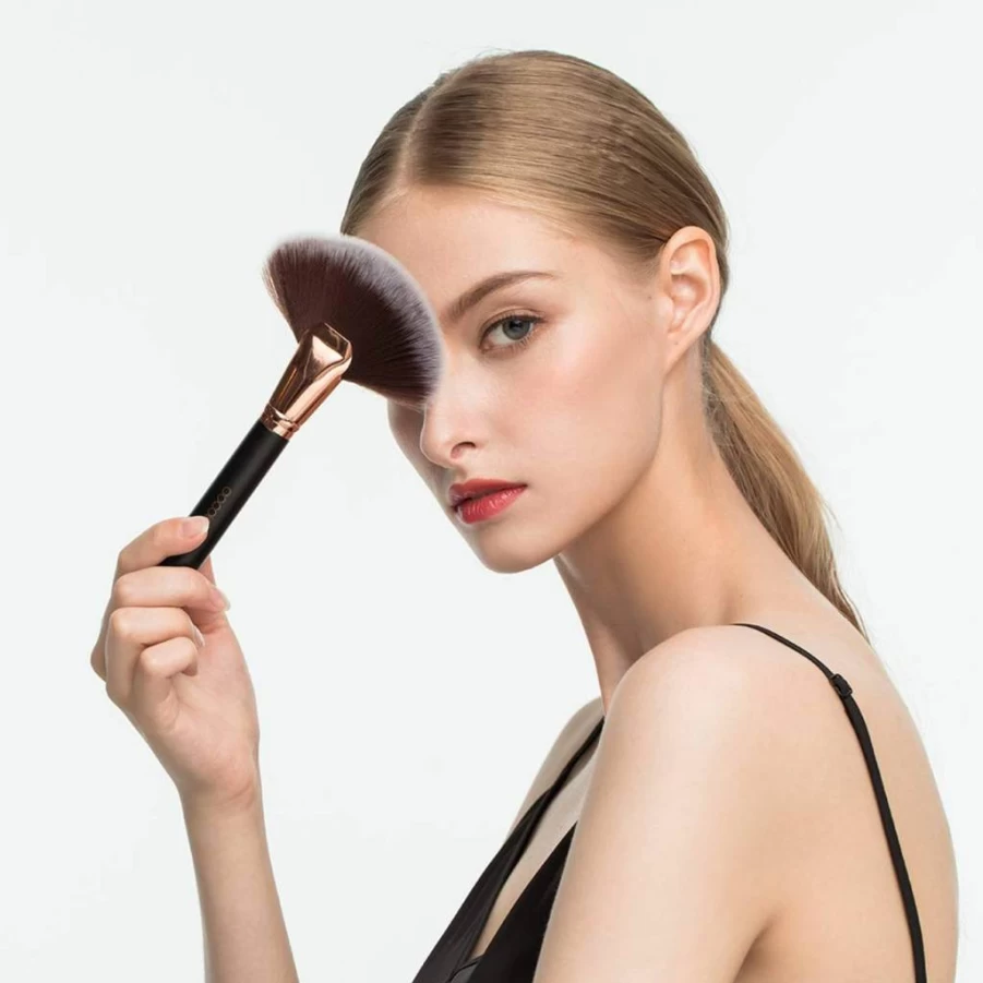 Docolor Professional Fan Makeup Brush - Soft Synthetic Hair for Highlighting, Blush, Bronzer, Face & Body, Spray Tan Powder Application